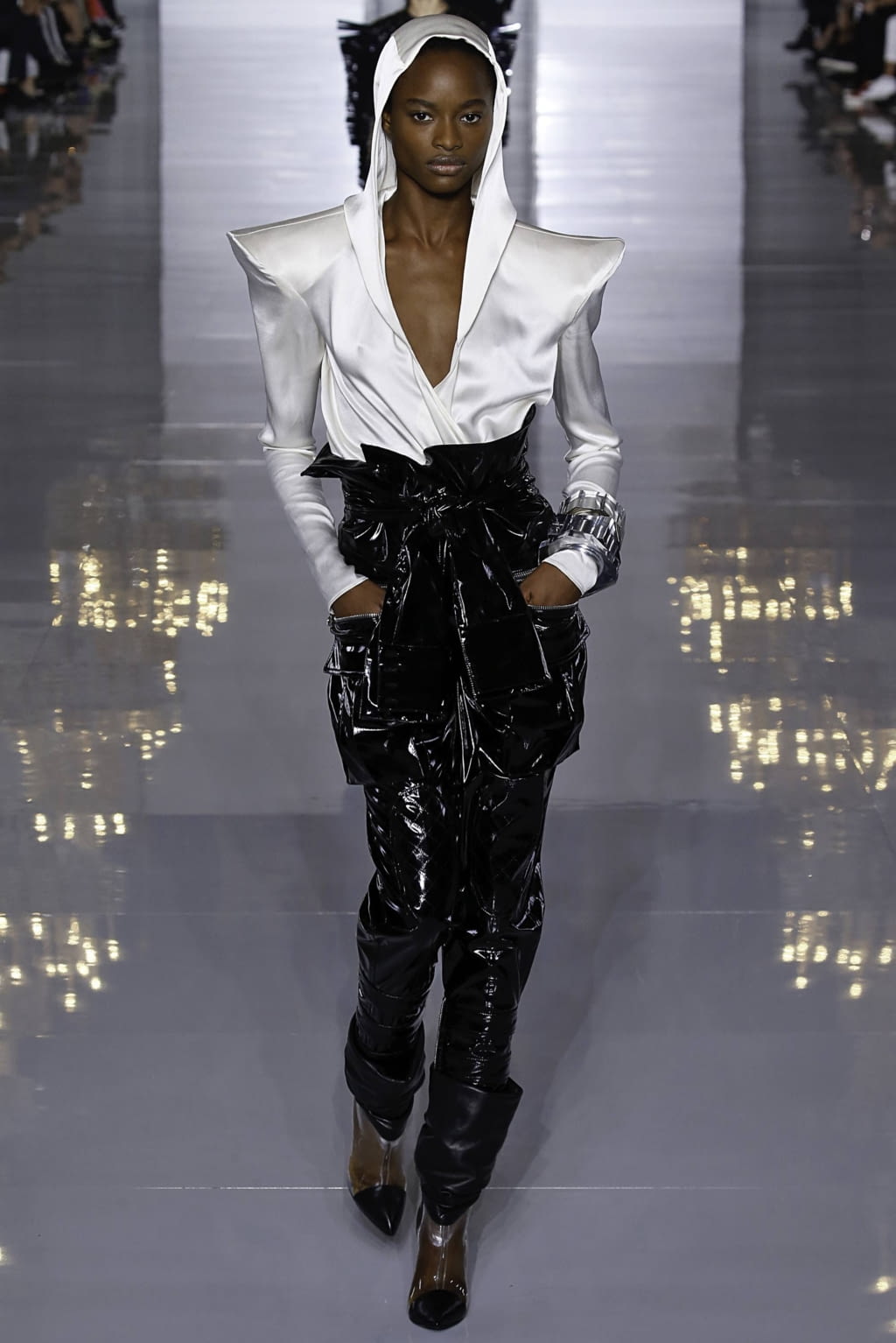 Fashion Week Paris Spring/Summer 2019 look 76 from the Balmain collection 女装