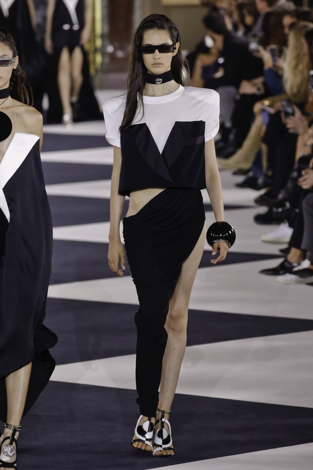 Fashion Week Paris Spring/Summer 2020 look 101 de la collection Balmain womenswear