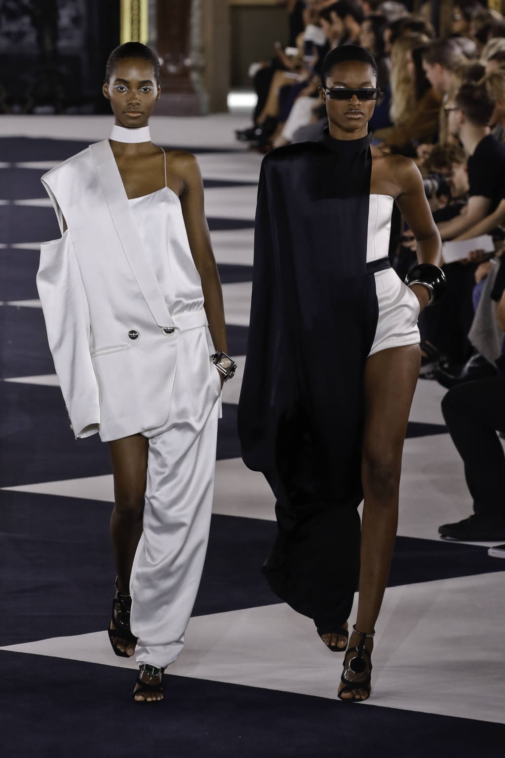 Fashion Week Paris Spring/Summer 2020 look 110 de la collection Balmain womenswear