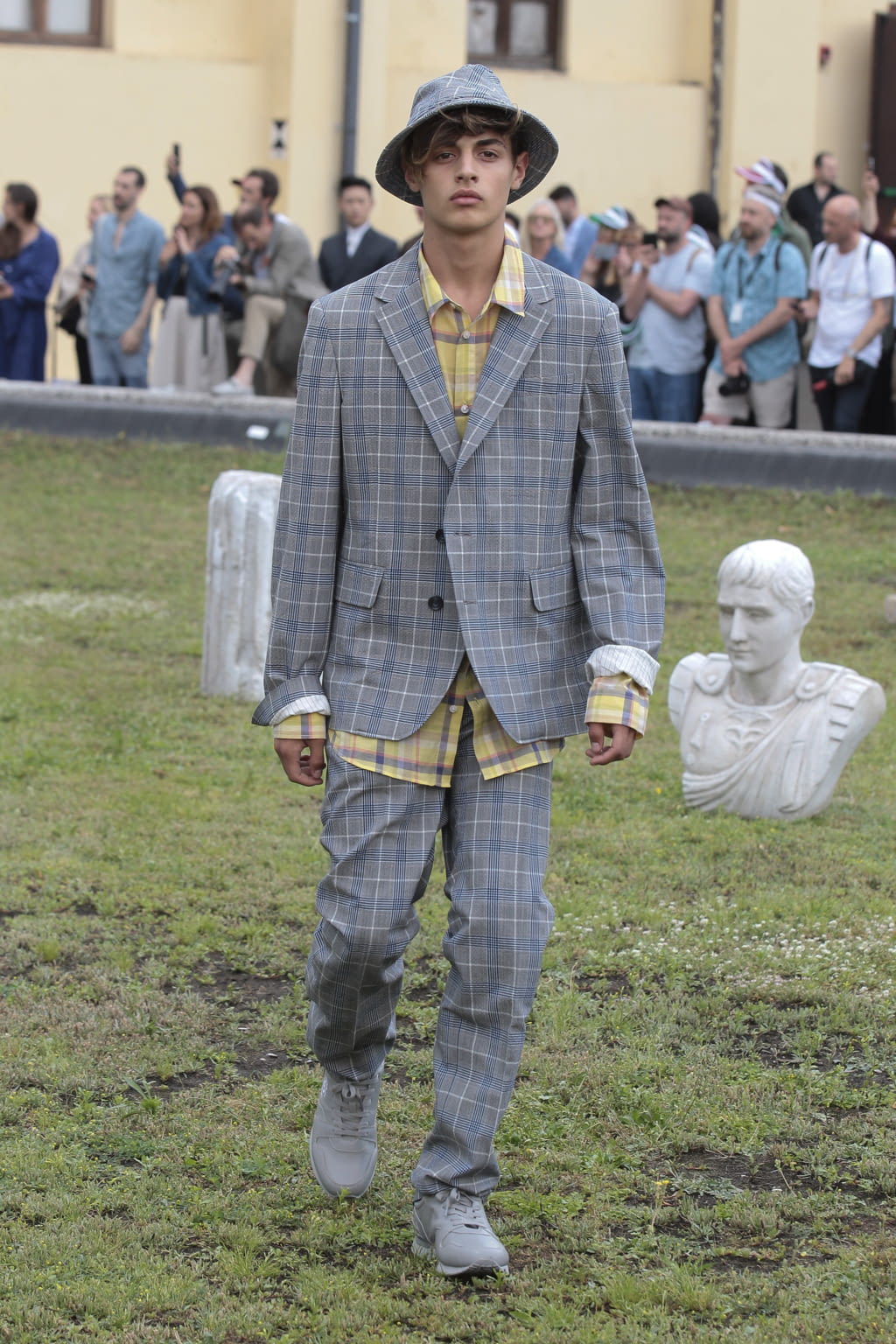 Fashion Week Florence Spring/Summer 2019 look 6 from the Band of Outsiders collection menswear