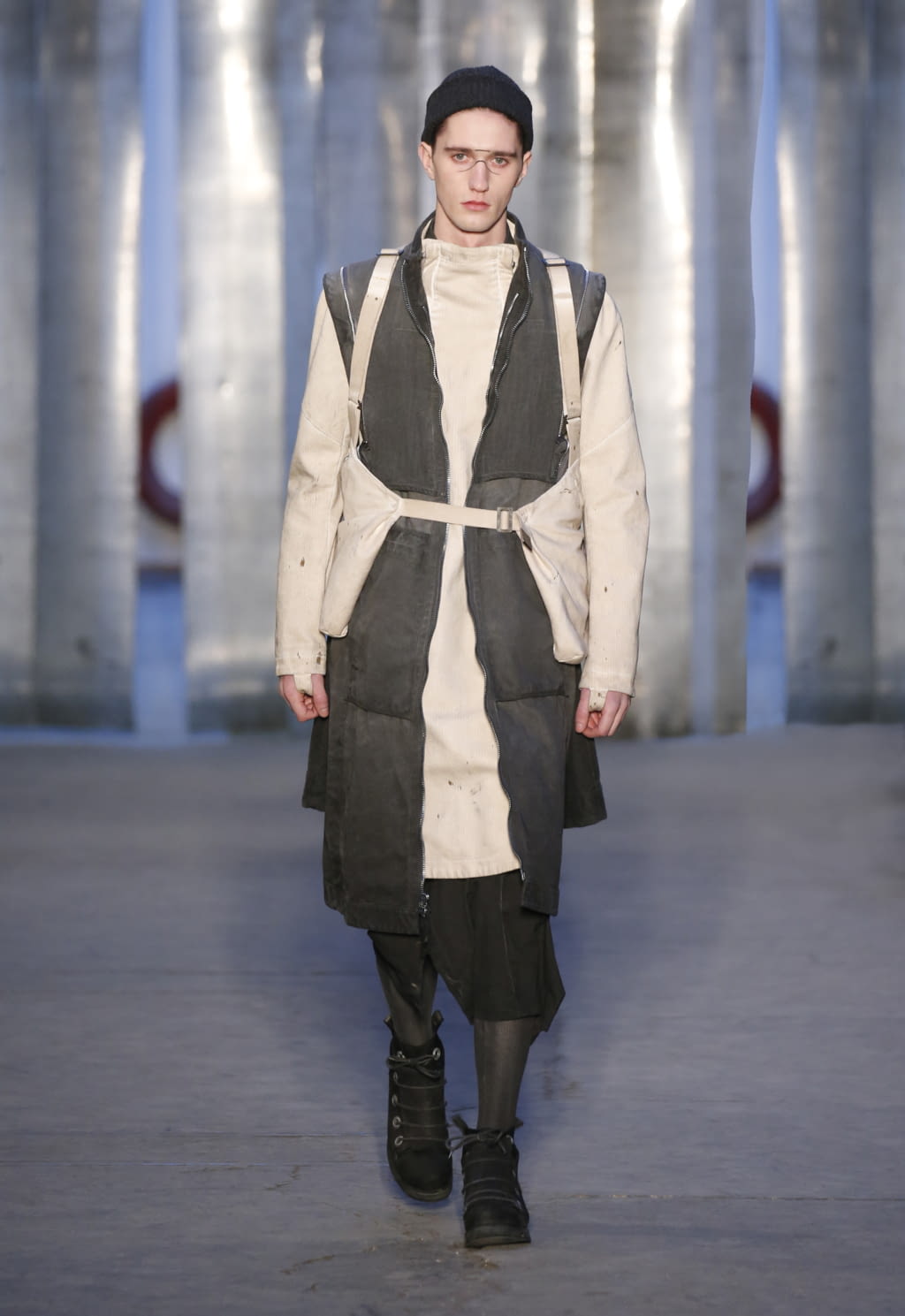 Fashion Week Paris Fall/Winter 2017 look 12 de la collection Boris Bidjan Saberi menswear