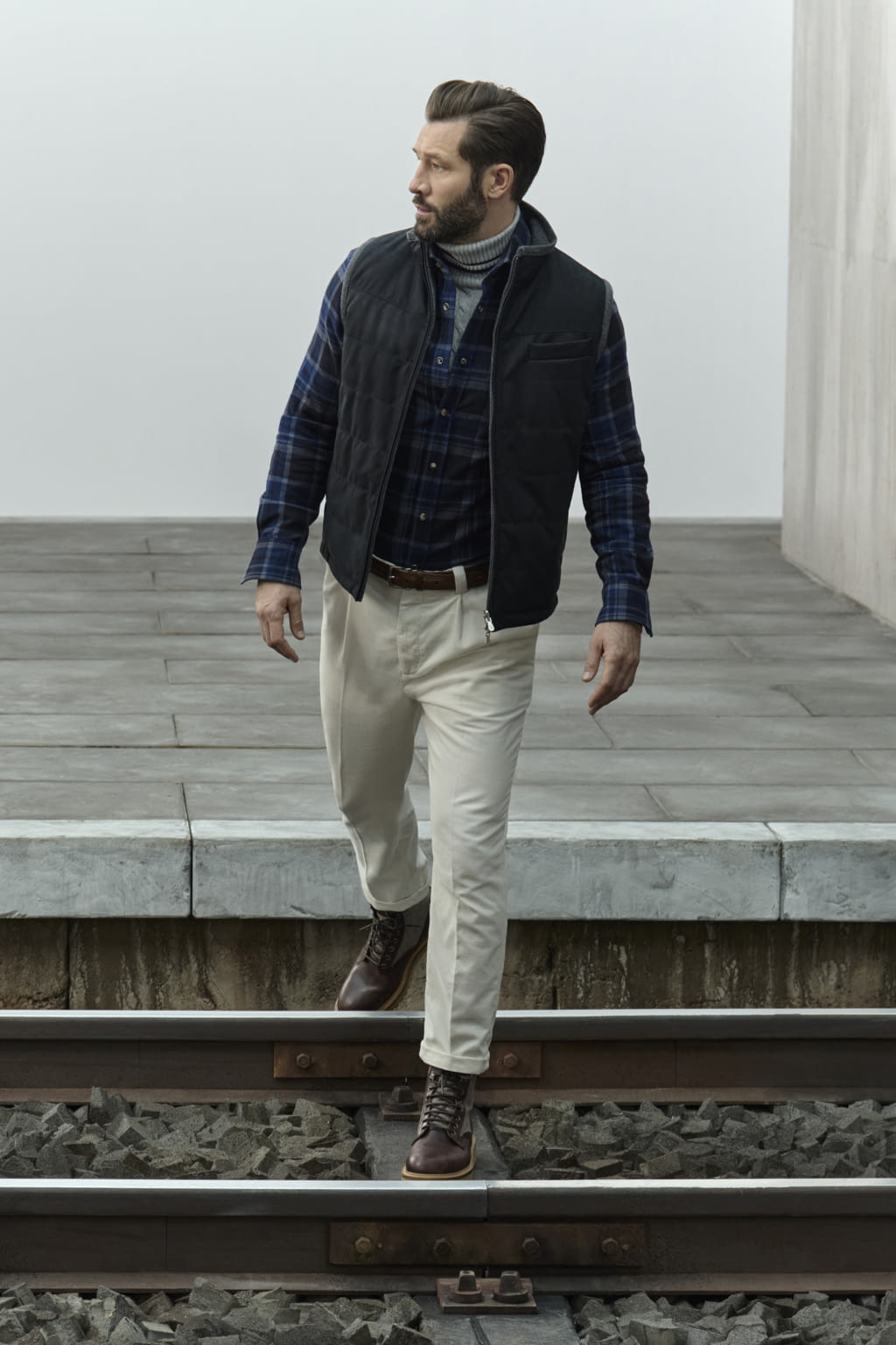 Fashion Week Milan Fall/Winter 2022 look 18 from the Brunello Cucinelli collection menswear