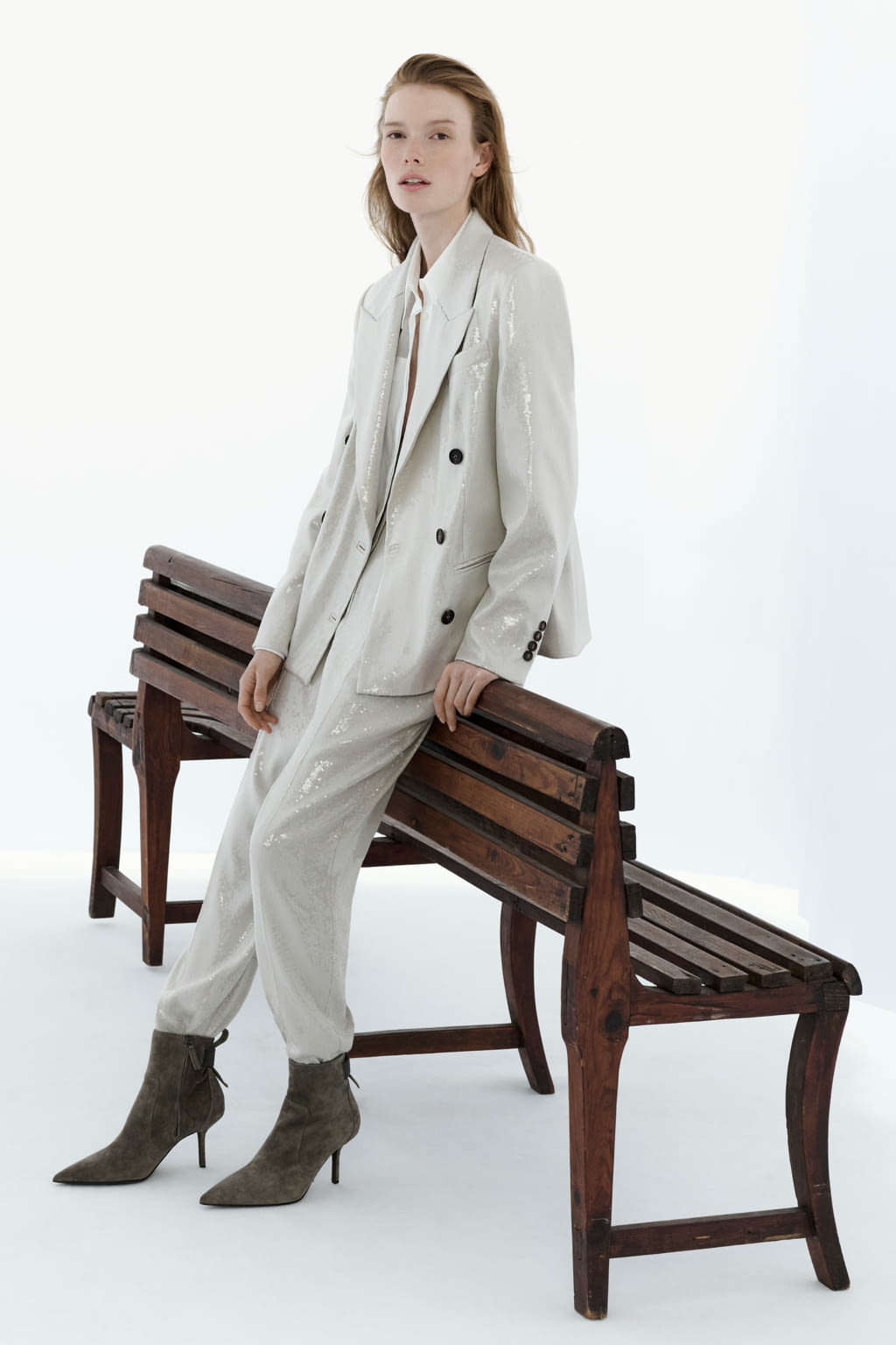 Fashion Week Milan Fall/Winter 2022 look 32 from the Brunello Cucinelli collection womenswear
