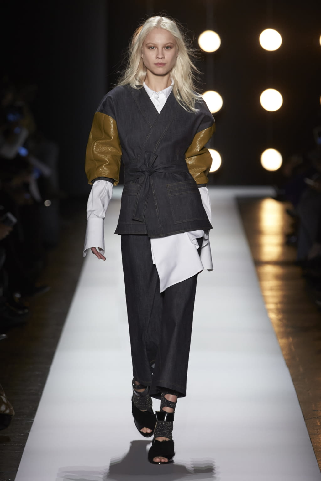Fashion Week New York Fall/Winter 2016 look 7 from the BCBG MAXAZRIA collection womenswear