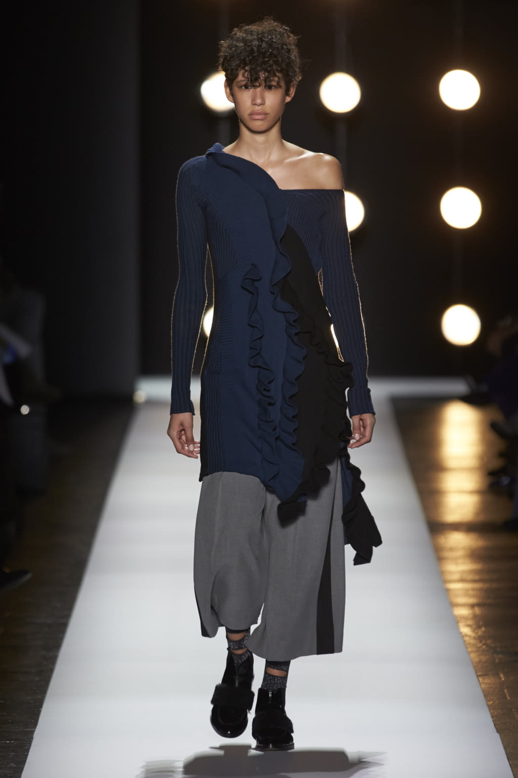 Fashion Week New York Fall/Winter 2016 look 8 from the BCBG MAXAZRIA collection womenswear