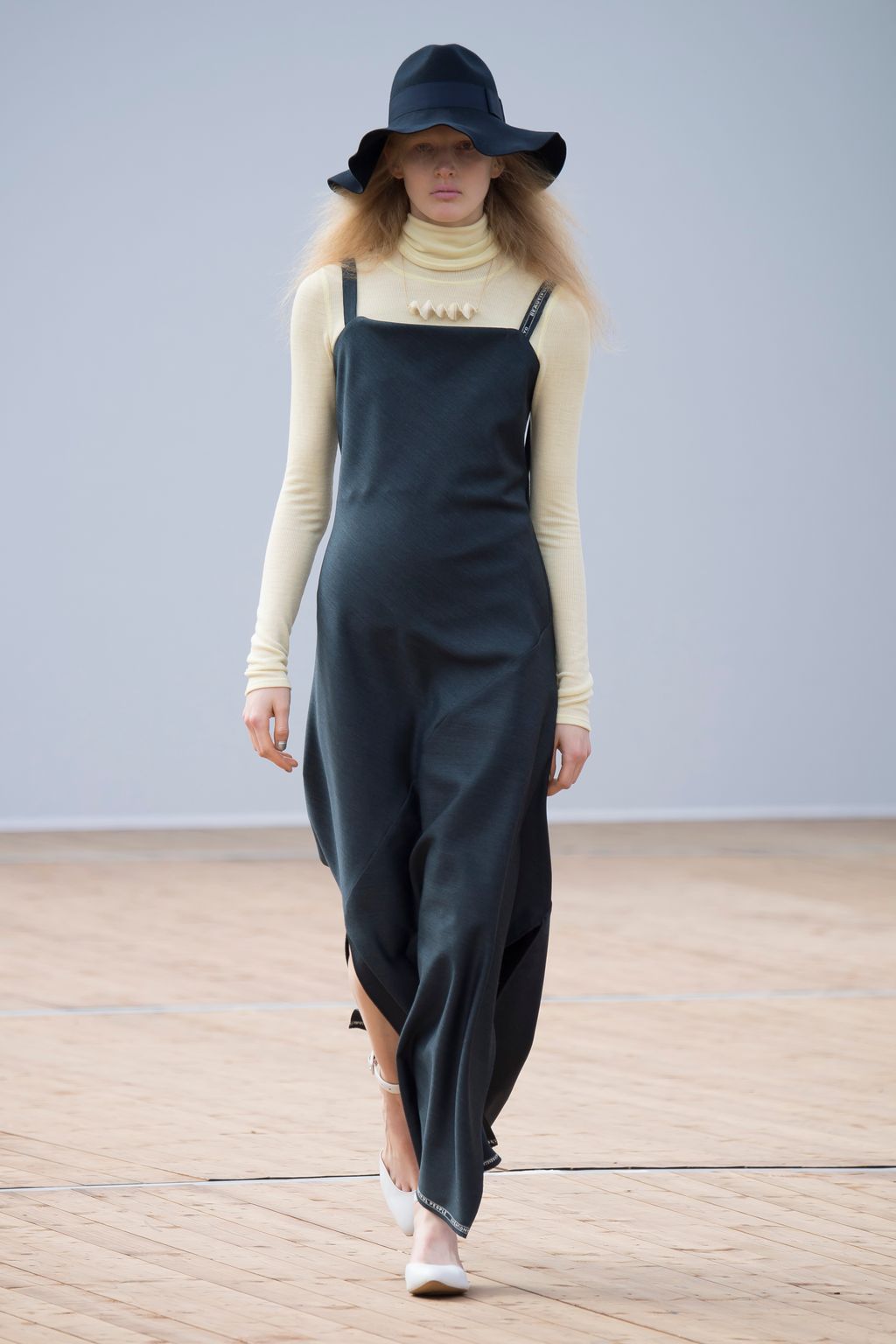 Fashion Week Paris Fall/Winter 2018 look 2 from the Beautiful People collection womenswear