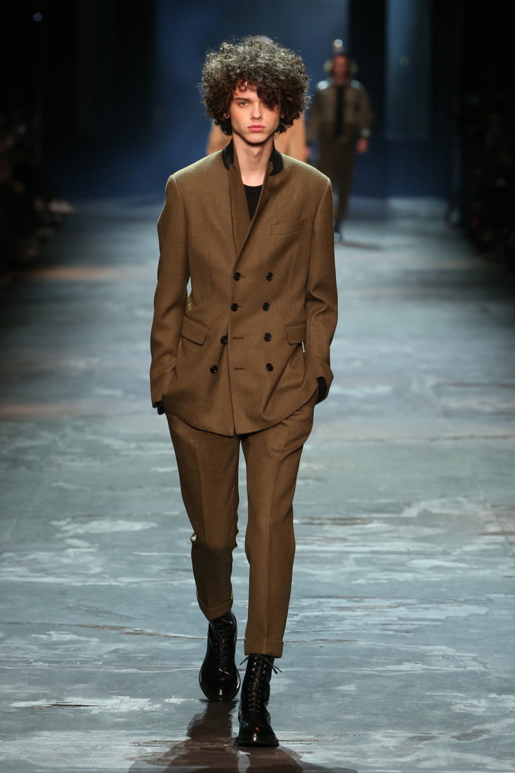 Fashion Week Paris Fall/Winter 2017 look 3 from the Berluti collection 男装