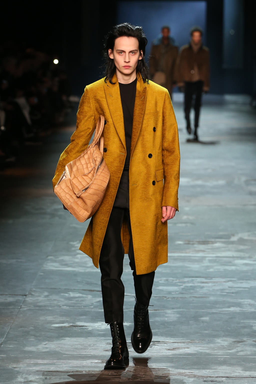 Fashion Week Paris Fall/Winter 2017 look 6 from the Berluti collection 男装