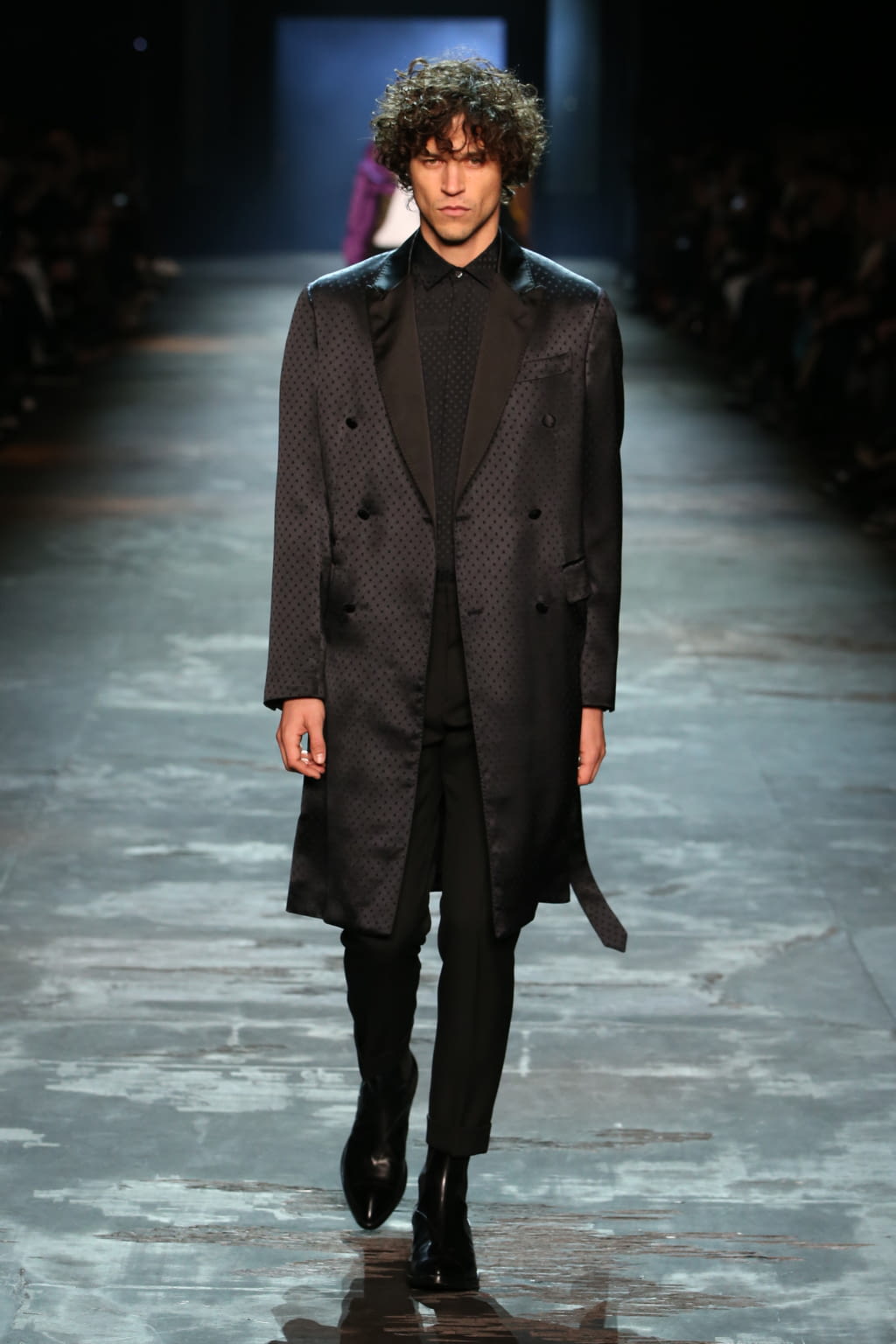 Fashion Week Paris Fall/Winter 2017 look 10 from the Berluti collection 男装