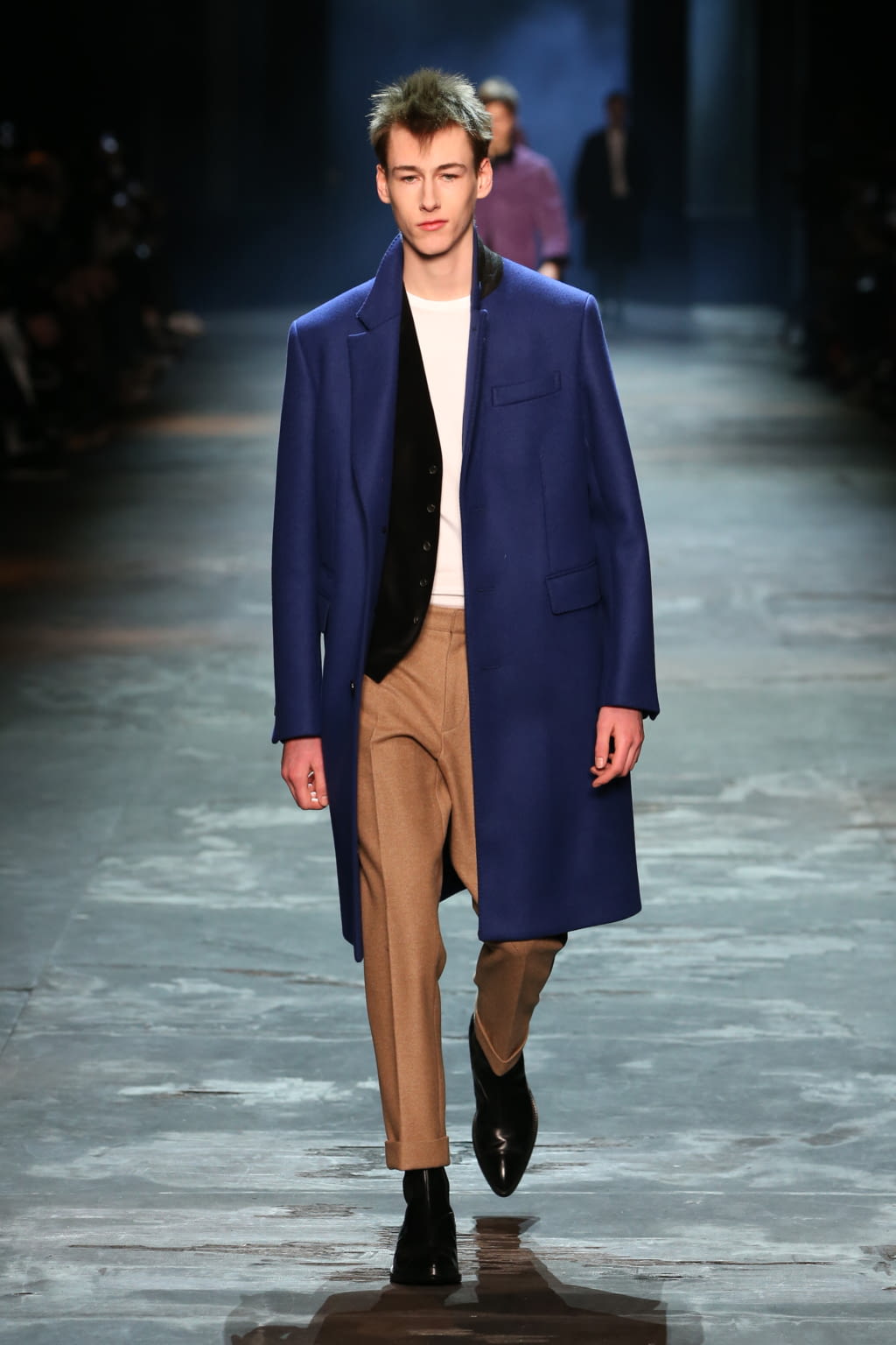 Fashion Week Paris Fall/Winter 2017 look 14 from the Berluti collection 男装