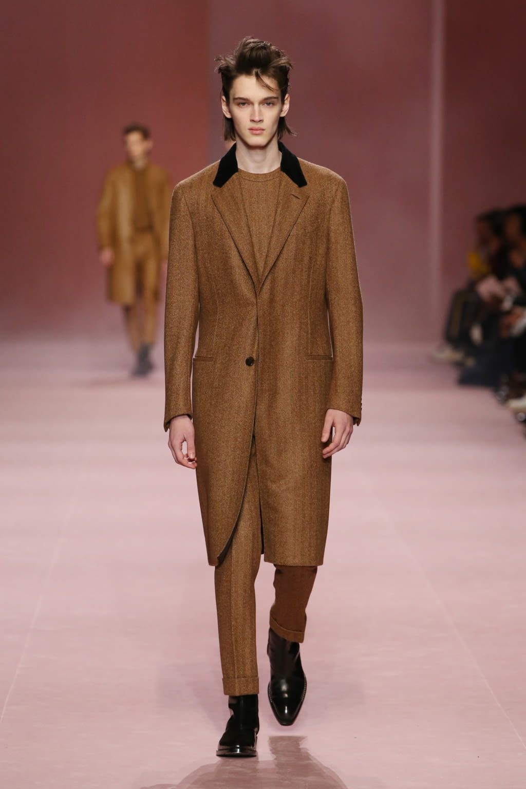 Fashion Week Paris Fall/Winter 2018 look 4 from the Berluti collection menswear