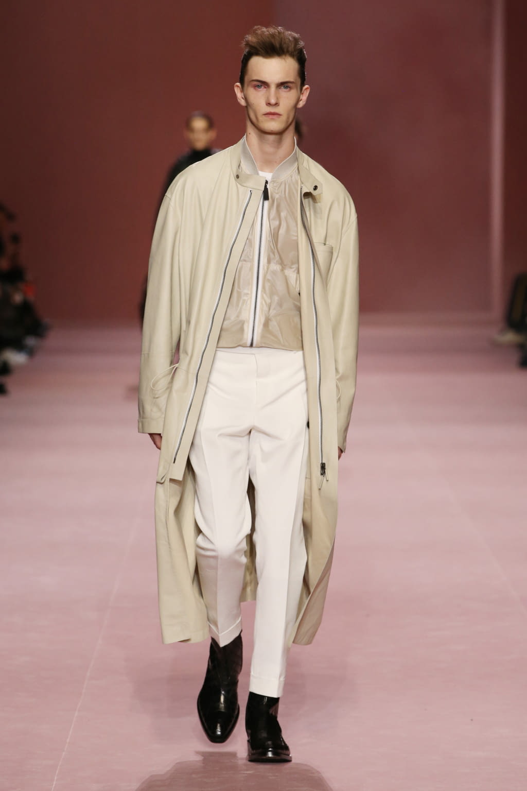 Fashion Week Paris Fall/Winter 2018 look 16 from the Berluti collection menswear