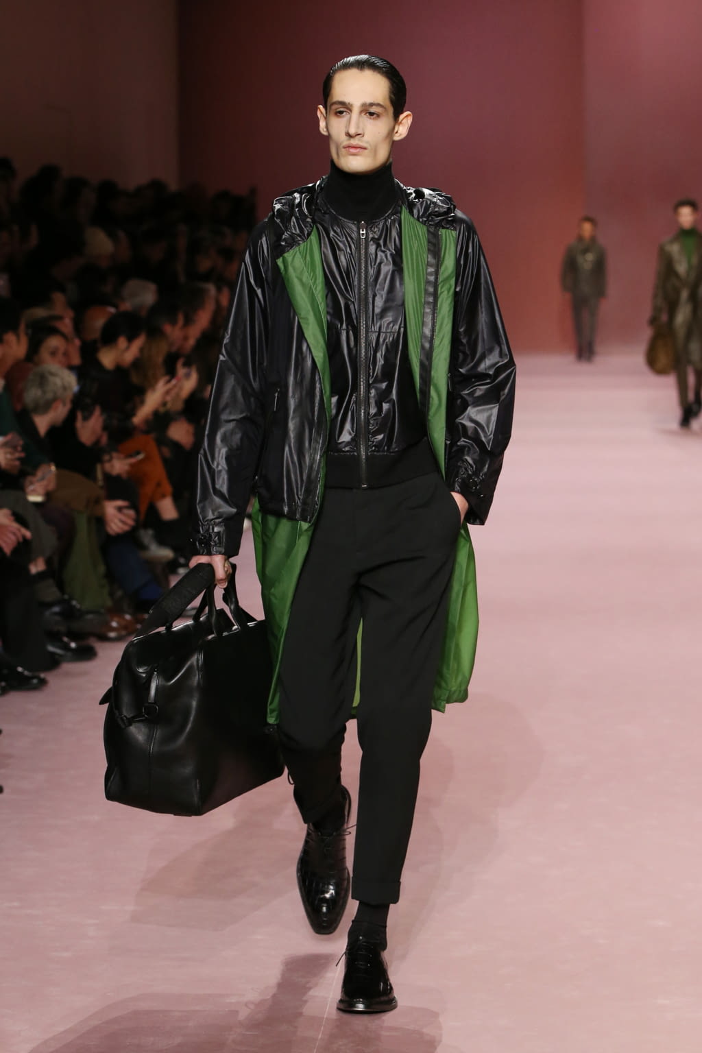 Fashion Week Paris Fall/Winter 2018 look 18 from the Berluti collection 男装