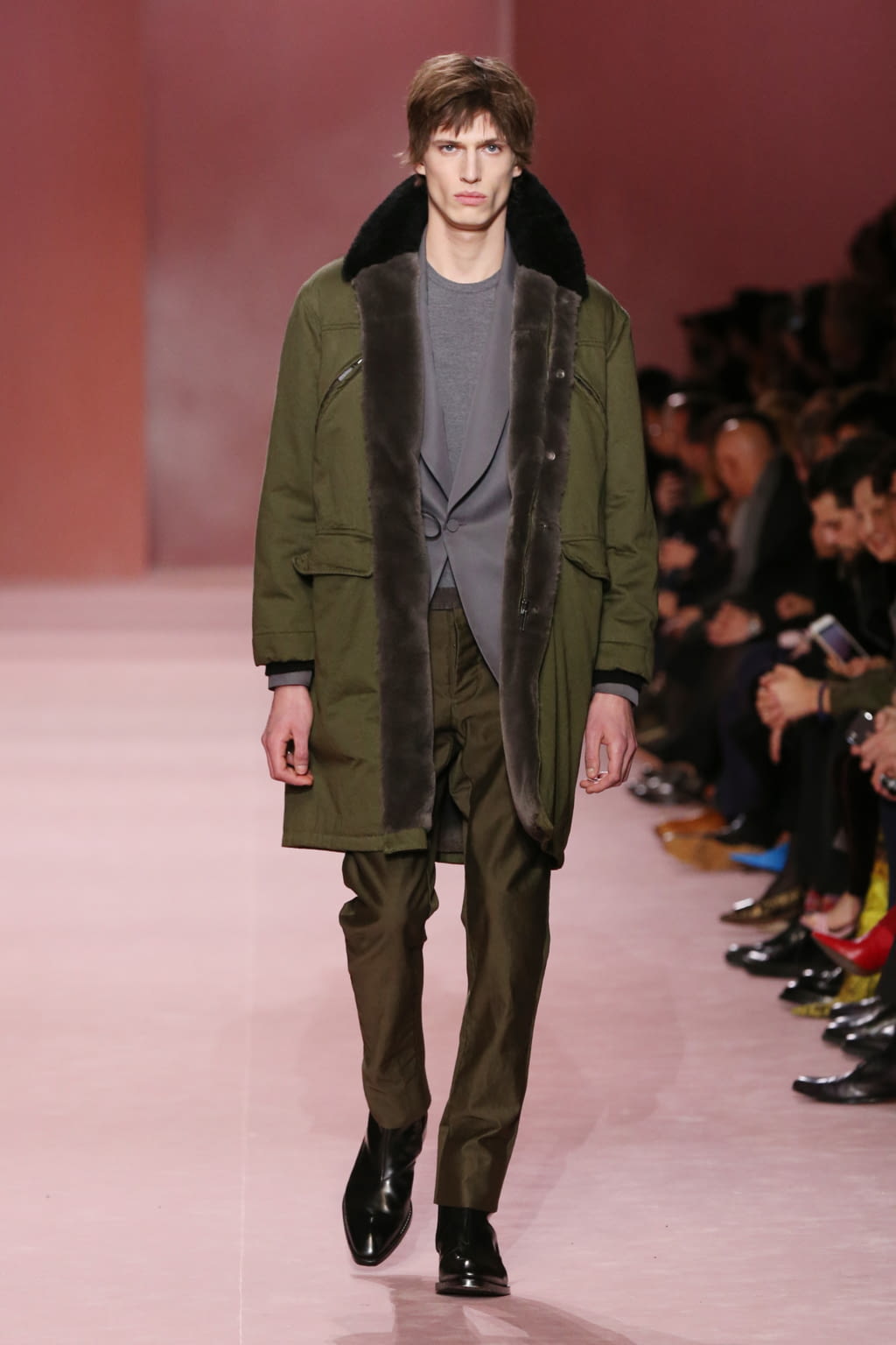 Fashion Week Paris Fall/Winter 2018 look 22 from the Berluti collection menswear