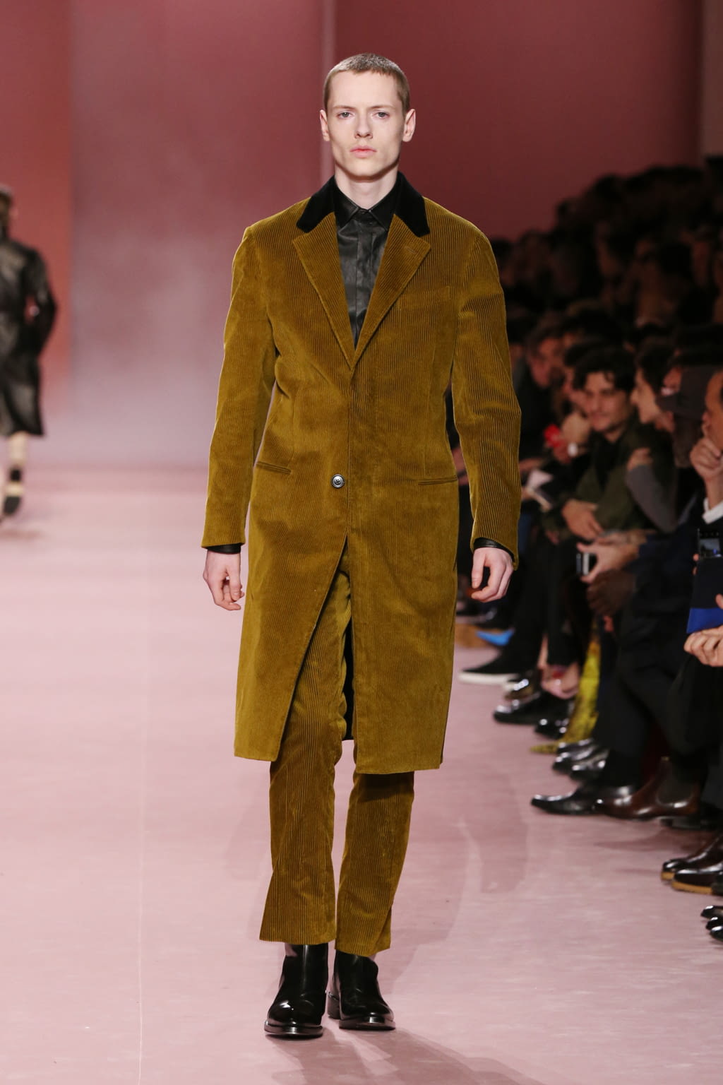 Fashion Week Paris Fall/Winter 2018 look 25 from the Berluti collection 男装