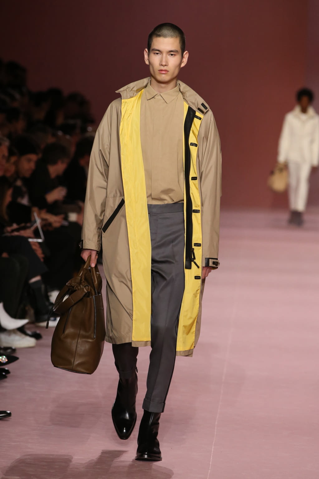 Fashion Week Paris Fall/Winter 2018 look 27 from the Berluti collection menswear