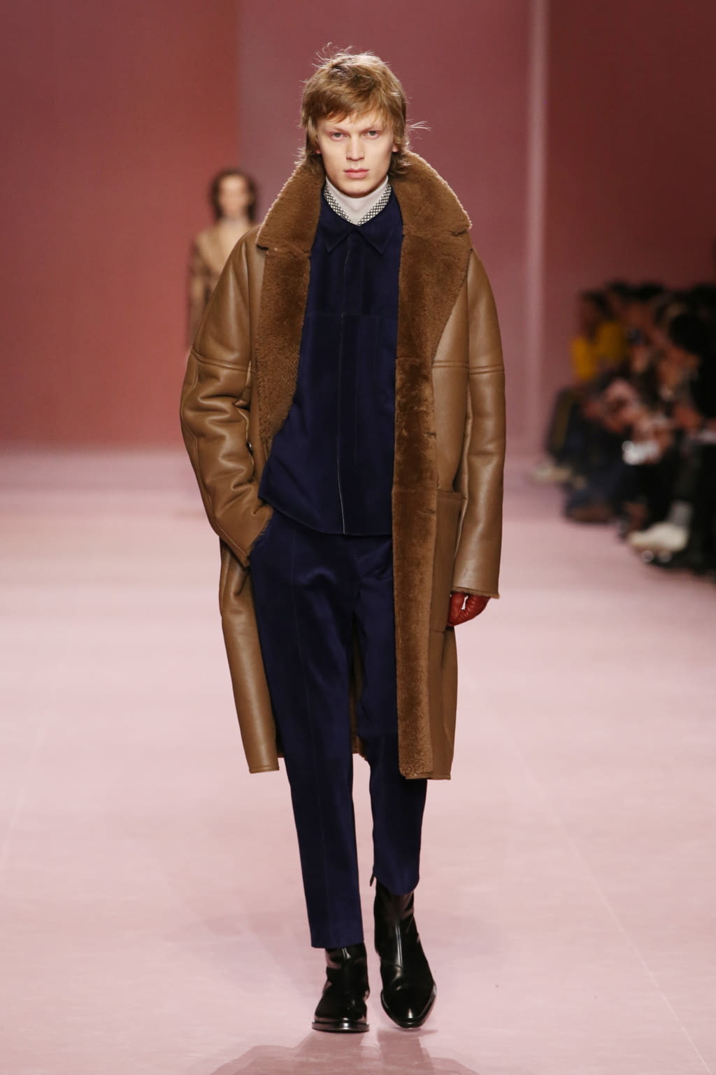 Fashion Week Paris Fall/Winter 2018 look 31 from the Berluti collection 男装