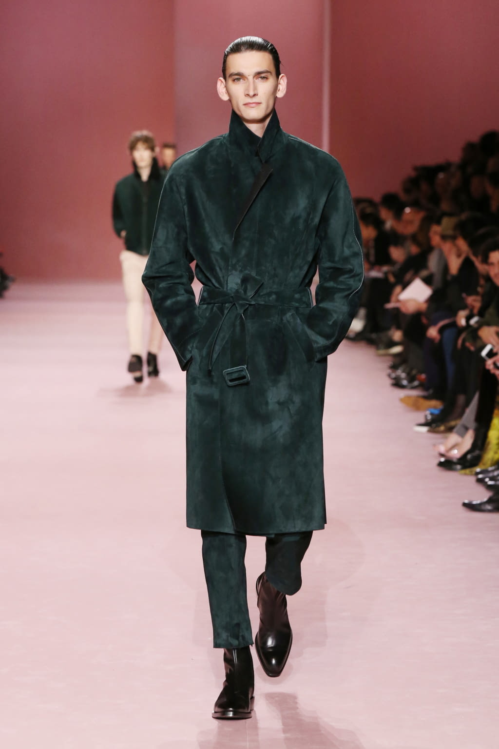 Fashion Week Paris Fall/Winter 2018 look 33 from the Berluti collection menswear