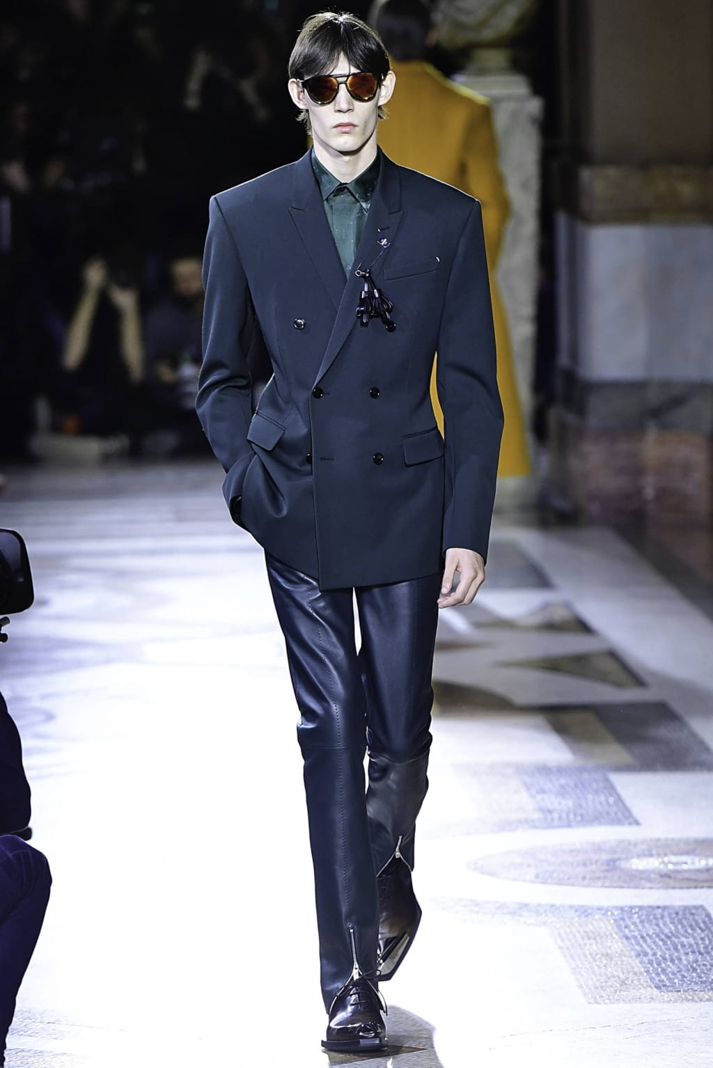 Fashion Week Paris Fall/Winter 2019 look 7 from the Berluti collection menswear