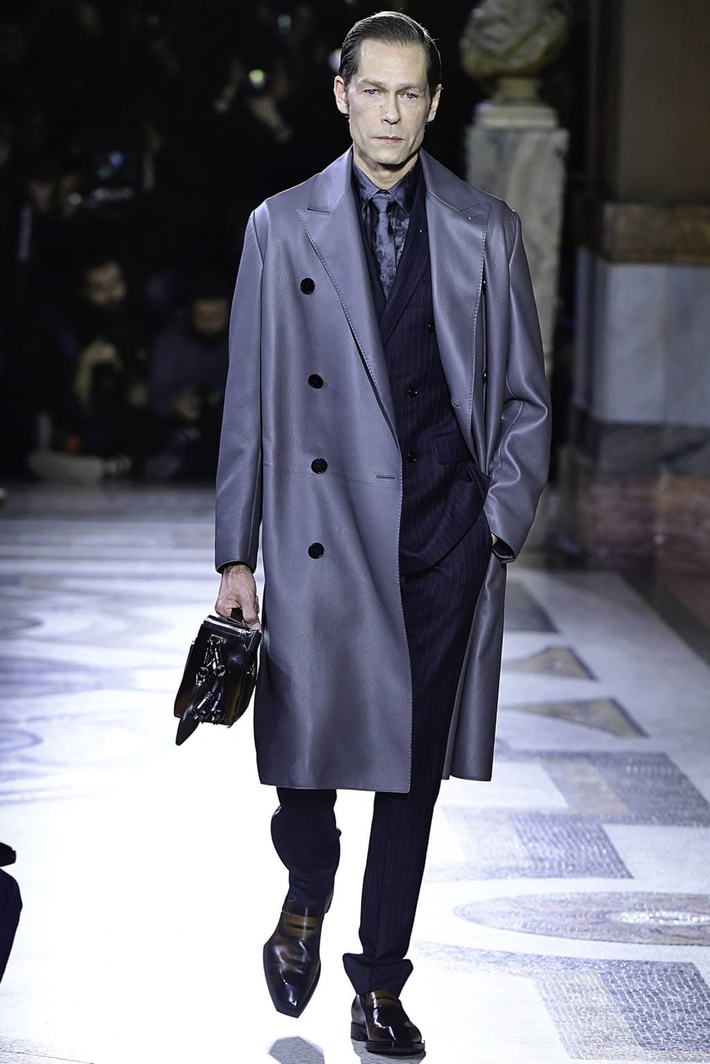 Fashion Week Paris Fall/Winter 2019 look 17 from the Berluti collection menswear