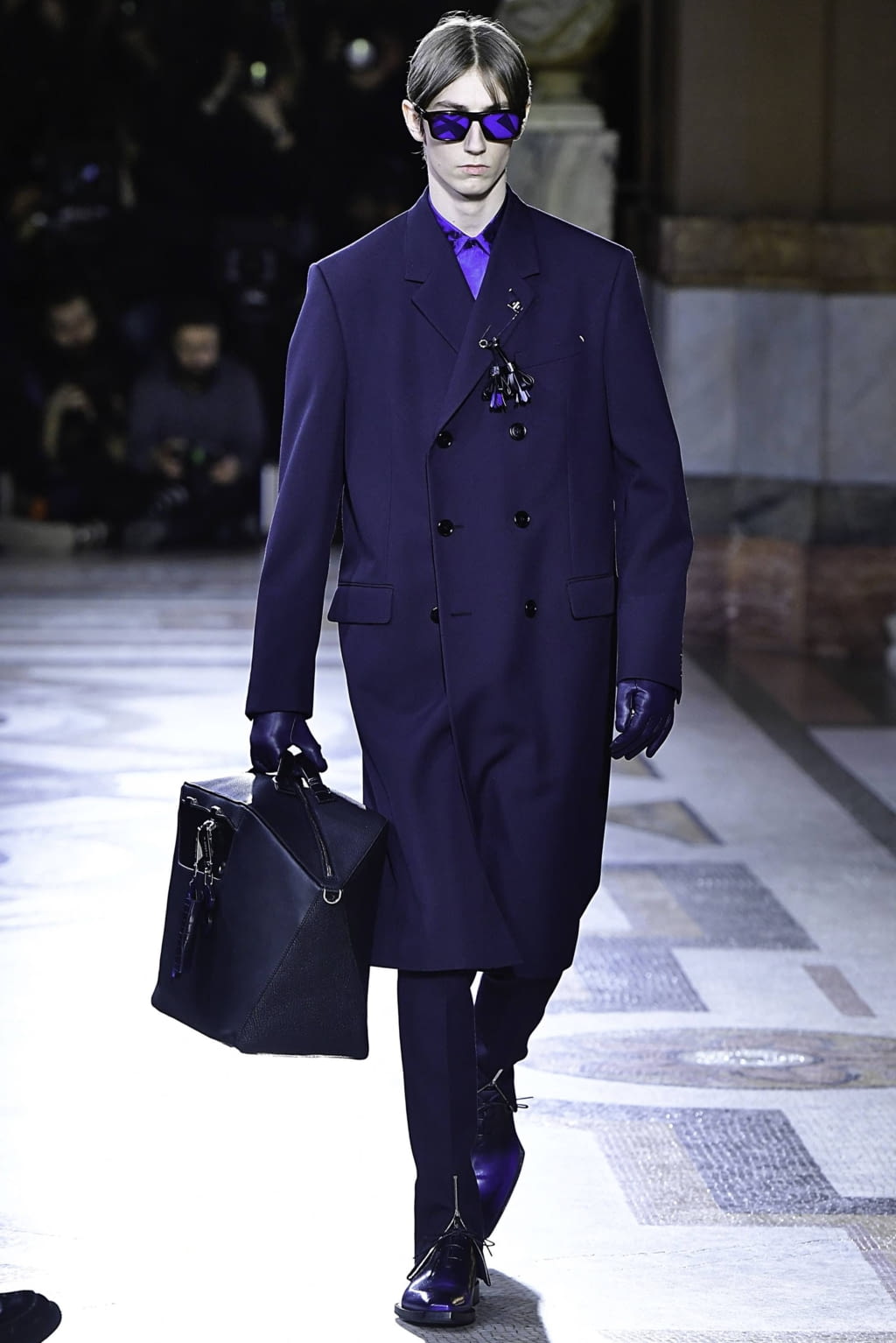 Fashion Week Paris Fall/Winter 2019 look 21 from the Berluti collection 男装