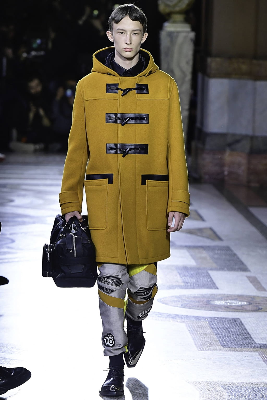 Fashion Week Paris Fall/Winter 2019 look 31 from the Berluti collection 男装
