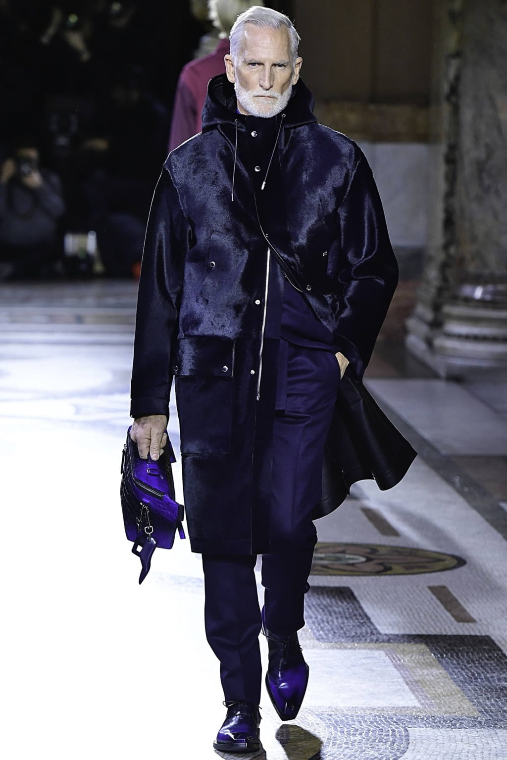 Fashion Week Paris Fall/Winter 2019 look 33 from the Berluti collection 男装