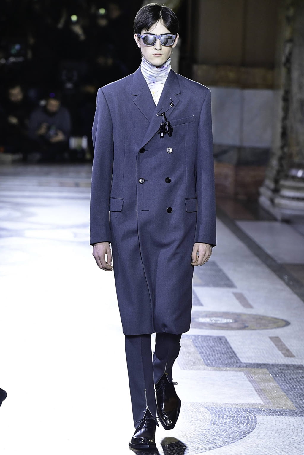 Fashion Week Paris Fall/Winter 2019 look 37 from the Berluti collection 男装