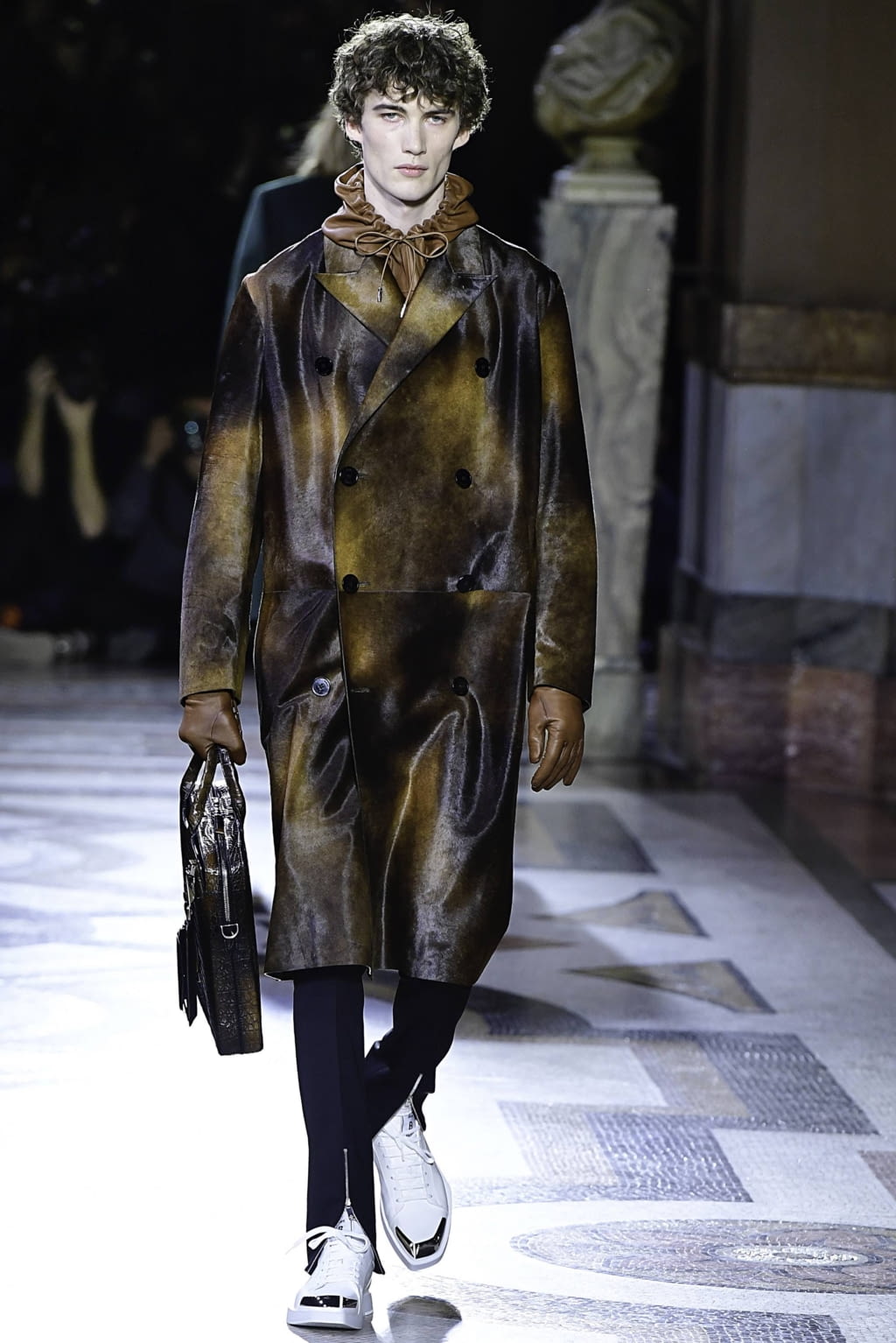 Fashion Week Paris Fall/Winter 2019 look 45 from the Berluti collection menswear