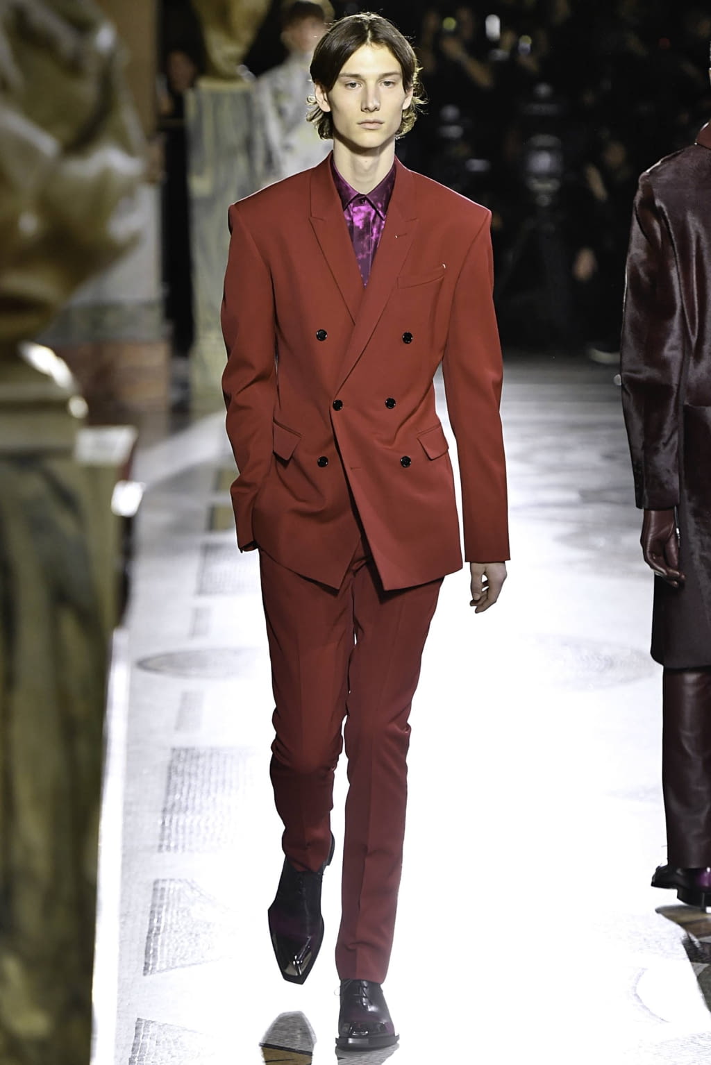 Fashion Week Paris Fall/Winter 2019 look 2 from the Berluti collection 男装