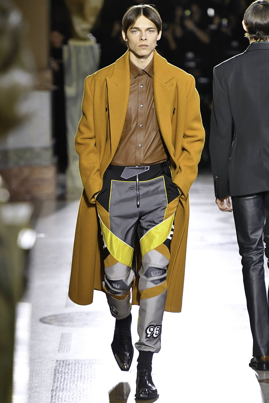 Fashion Week Paris Fall/Winter 2019 look 6 from the Berluti collection 男装