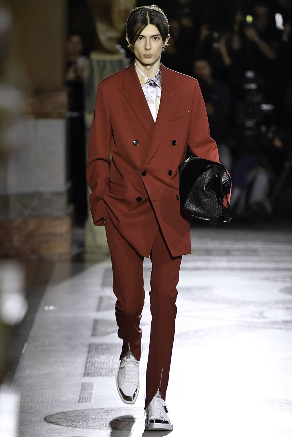 Fashion Week Paris Fall/Winter 2019 look 22 from the Berluti collection menswear
