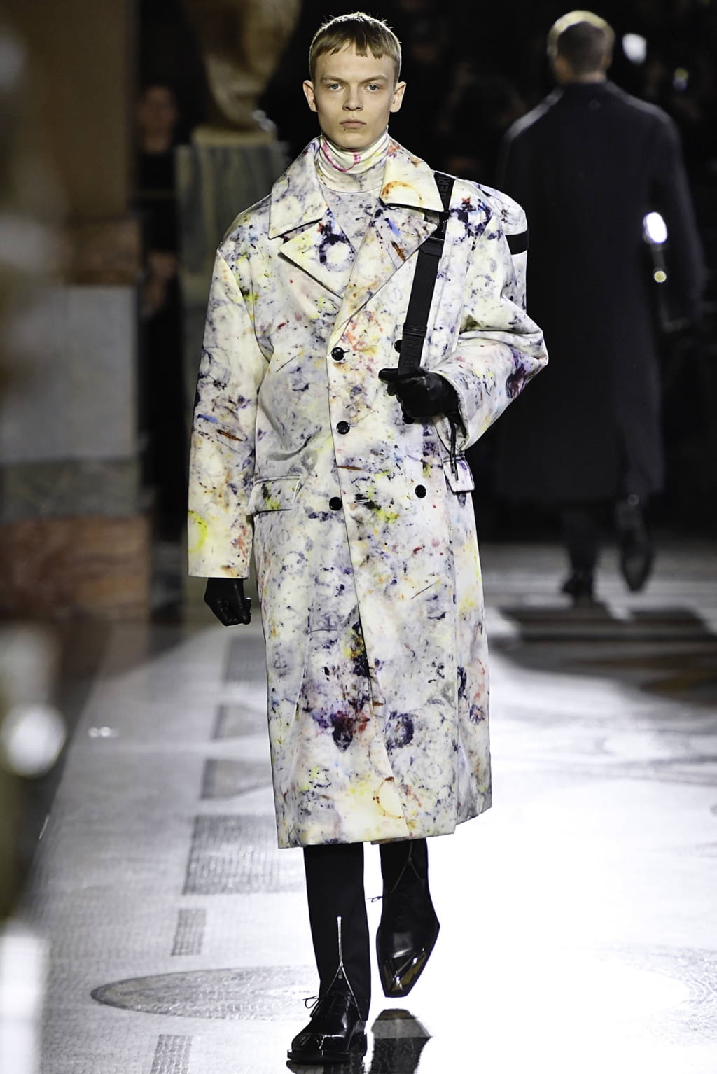 Fashion Week Paris Fall/Winter 2019 look 28 from the Berluti collection 男装