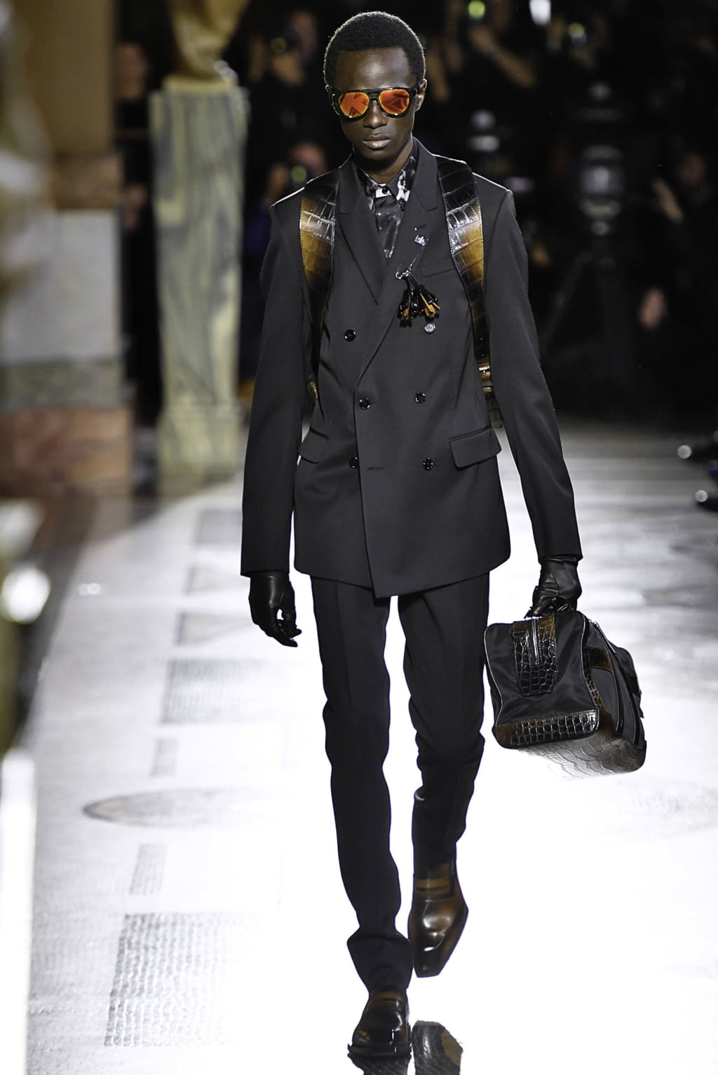 Fashion Week Paris Fall/Winter 2019 look 36 from the Berluti collection 男装