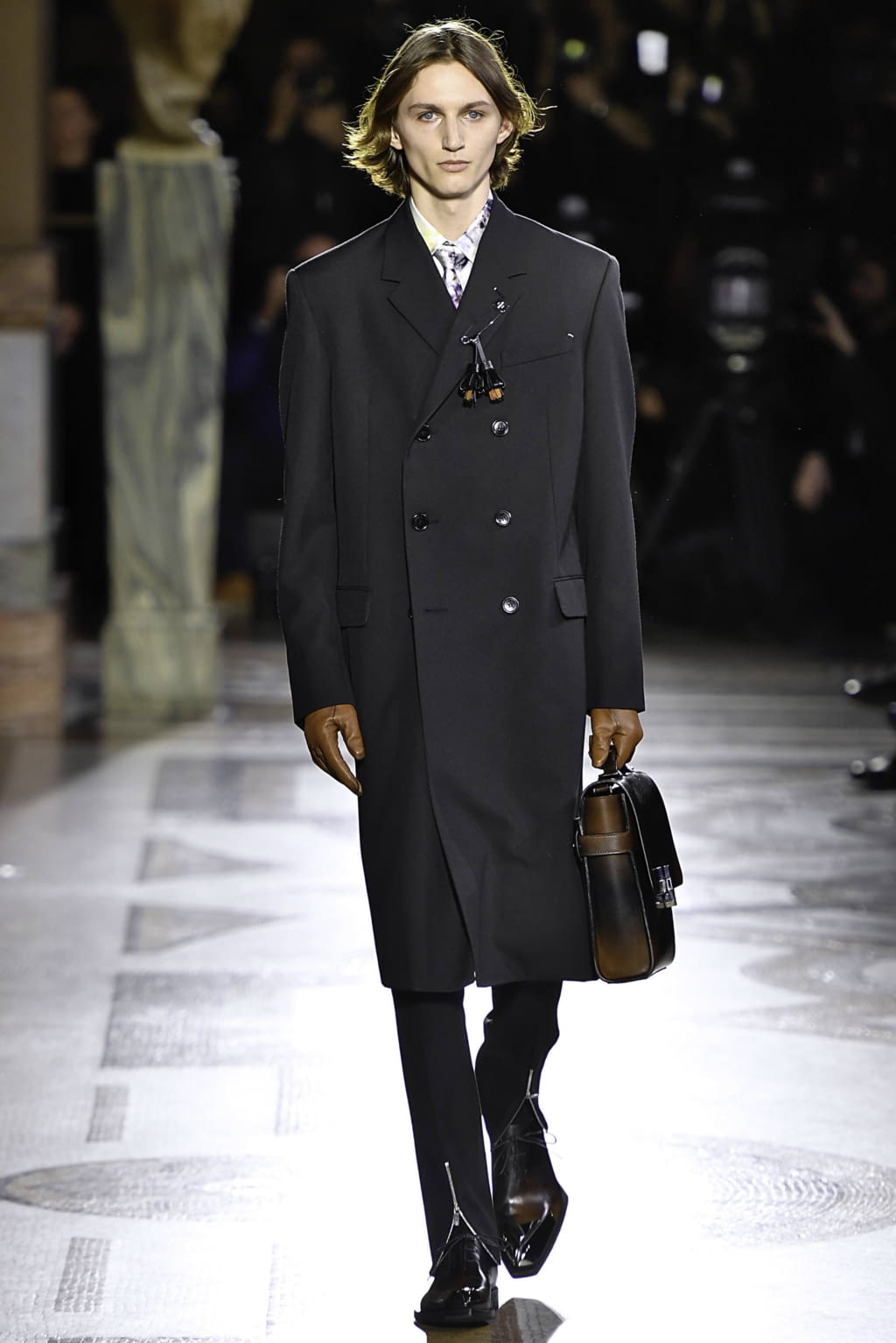 Fashion Week Paris Fall/Winter 2019 look 46 from the Berluti collection 男装