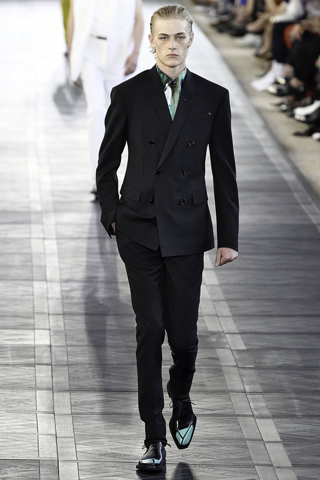 Fashion Week Paris Spring/Summer 2020 look 1 from the Berluti collection 男装