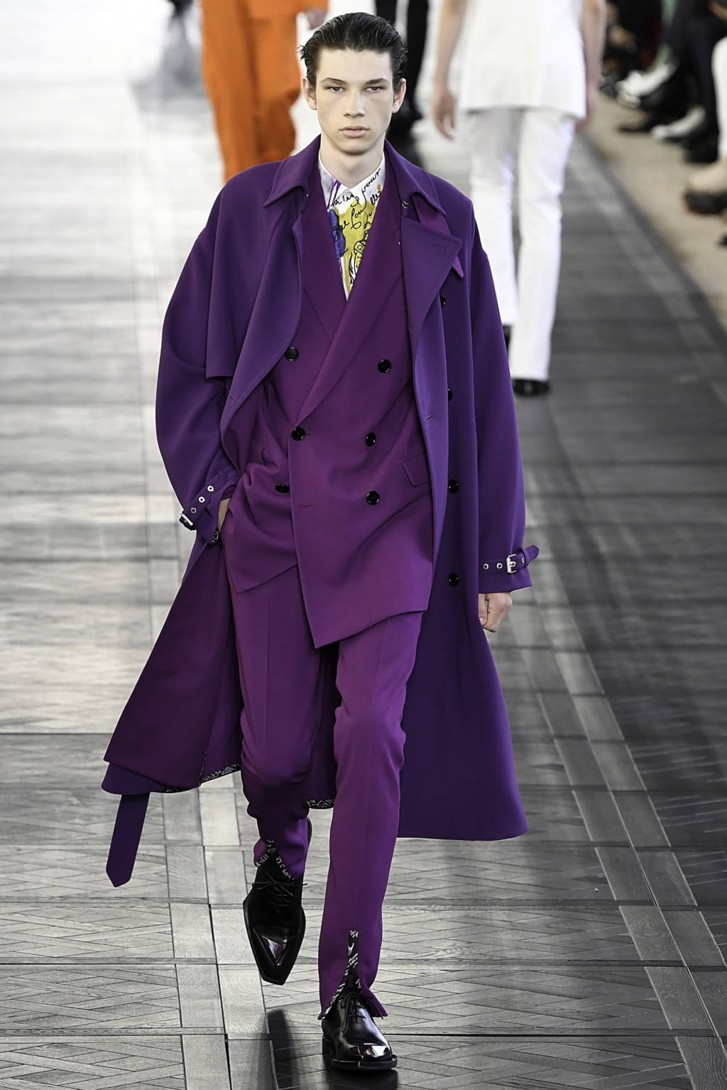 Fashion Week Paris Spring/Summer 2020 look 5 from the Berluti collection 男装