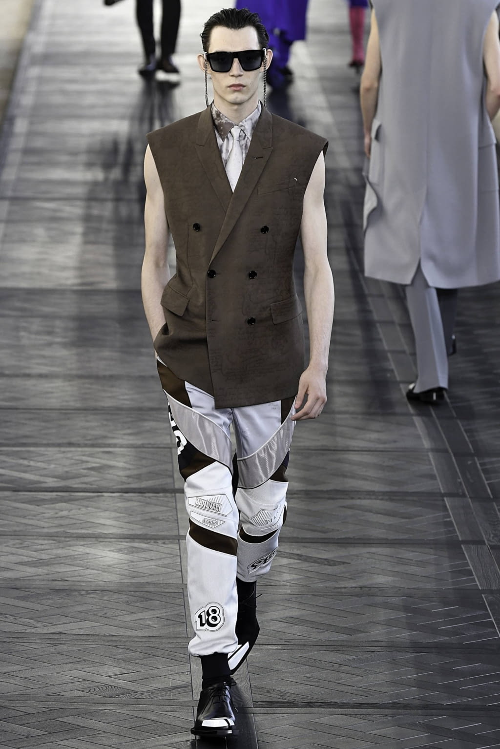 Fashion Week Paris Spring/Summer 2020 look 11 from the Berluti collection 男装