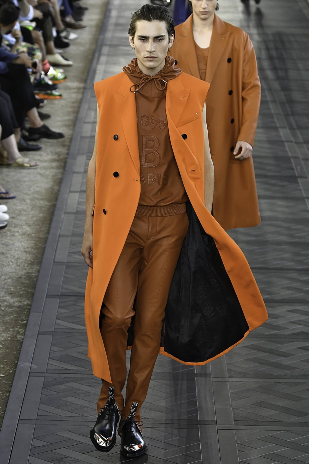 Fashion Week Paris Spring/Summer 2020 look 14 from the Berluti collection 男装