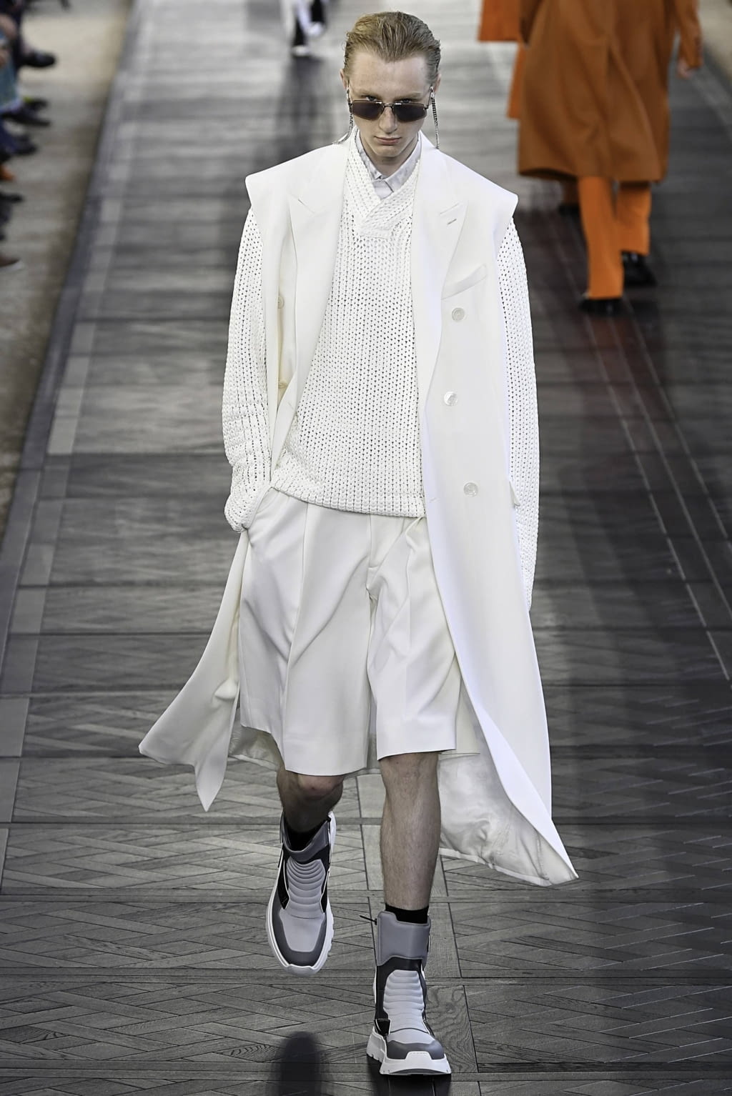 Fashion Week Paris Spring/Summer 2020 look 17 from the Berluti collection 男装