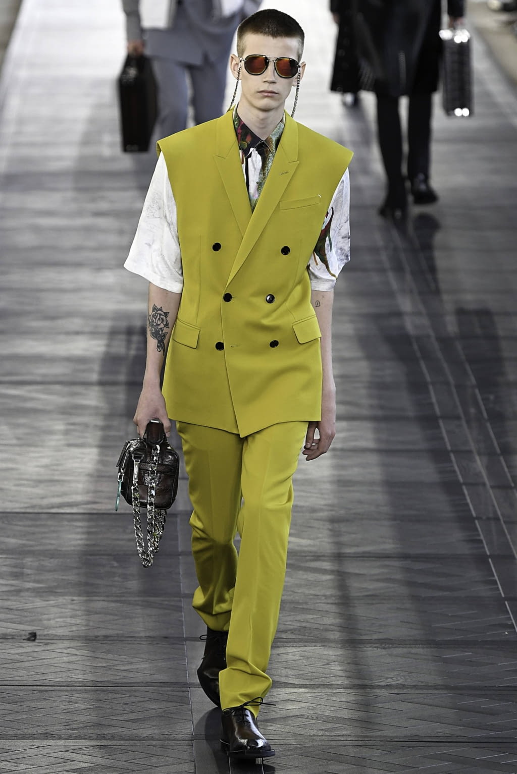 Fashion Week Paris Spring/Summer 2020 look 21 from the Berluti collection menswear