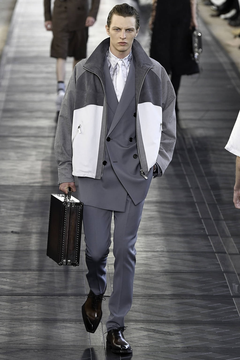 Fashion Week Paris Spring/Summer 2020 look 22 from the Berluti collection 男装