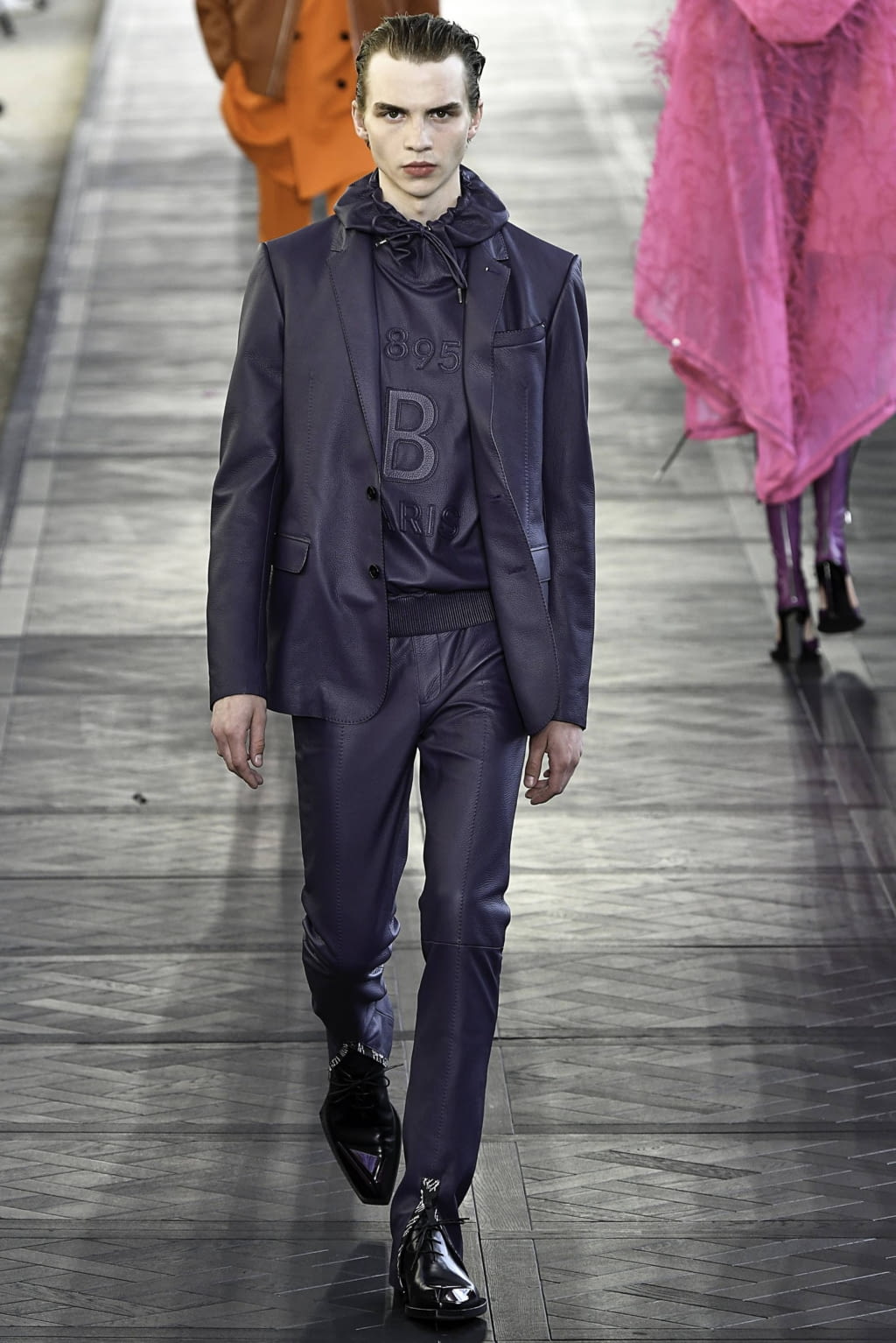 Fashion Week Paris Spring/Summer 2020 look 26 from the Berluti collection 男装