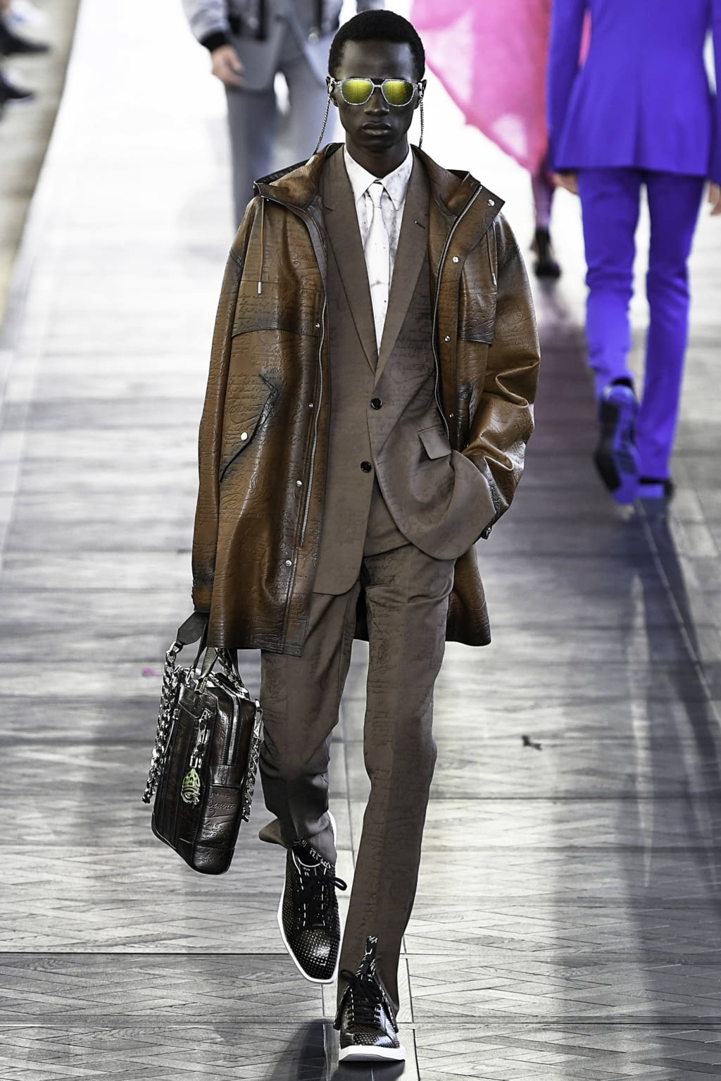 Fashion Week Paris Spring/Summer 2020 look 28 from the Berluti collection 男装