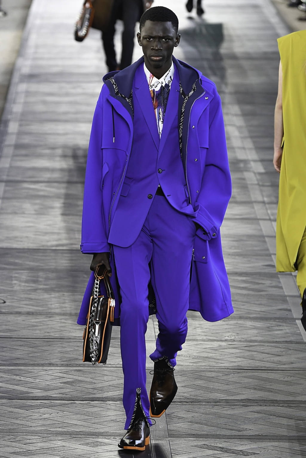 Fashion Week Paris Spring/Summer 2020 look 35 from the Berluti collection 男装