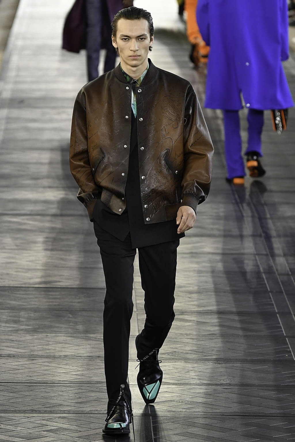 Fashion Week Paris Spring/Summer 2020 look 37 from the Berluti collection 男装