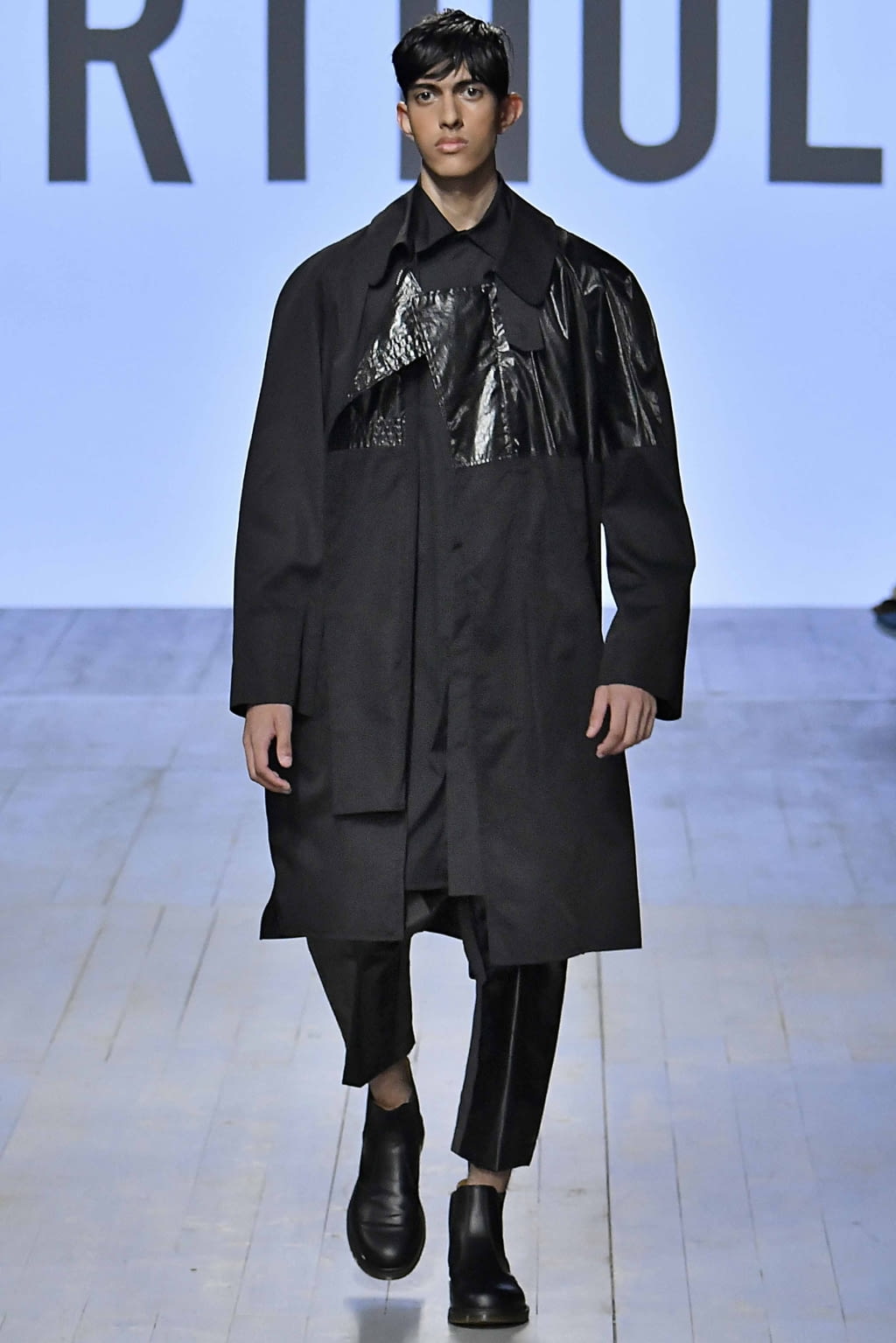 Fashion Week London Spring/Summer 2019 look 1 from the Berthold collection 男装
