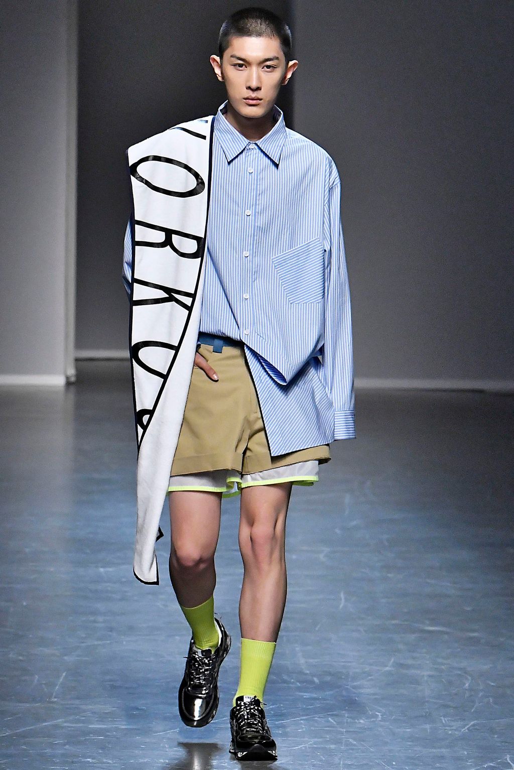 Fashion Week Milan Spring/Summer 2019 look 17 de la collection Besfxxk menswear
