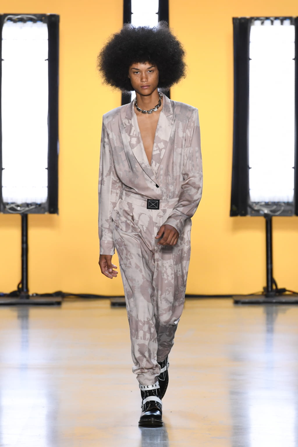 Fashion Week New York Spring/Summer 2020 look 19 from the Dirty Pineapple collection 女装