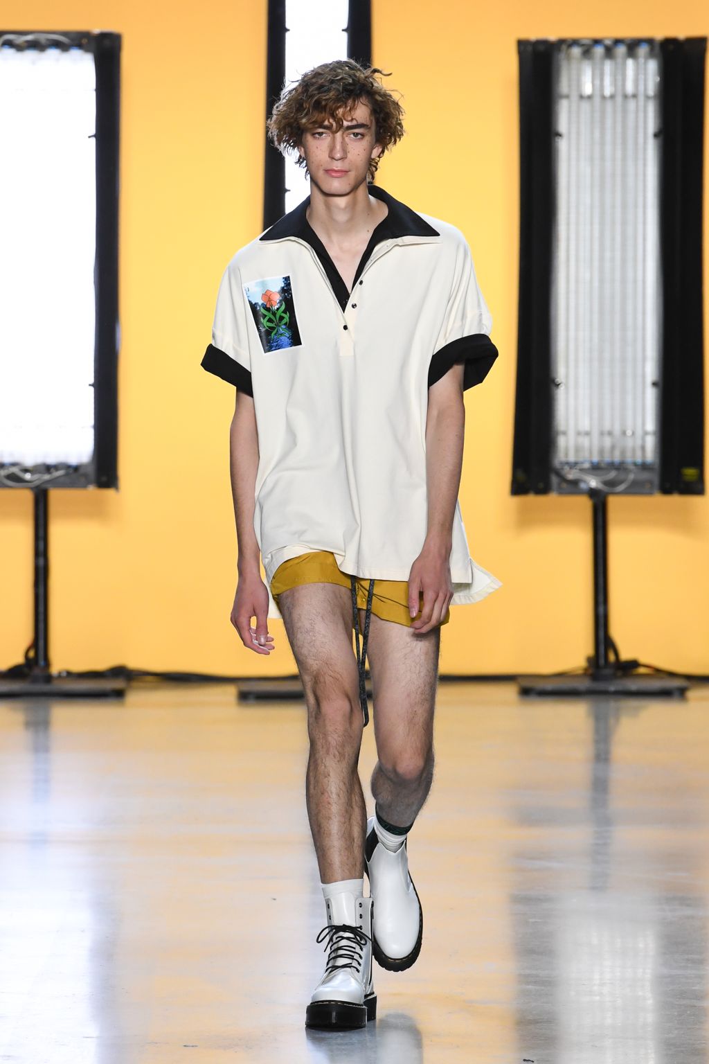 Fashion Week New York Spring/Summer 2020 look 22 from the Dirty Pineapple collection 女装